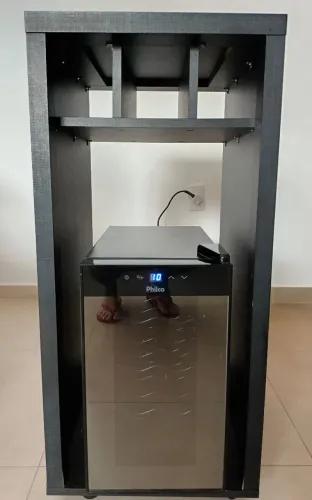 ADEGUEIRA BANCADA COM RODINHAS