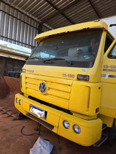 Caminhão  13180 worker  ano 2012 raridade  com apenas  137,000 km original 