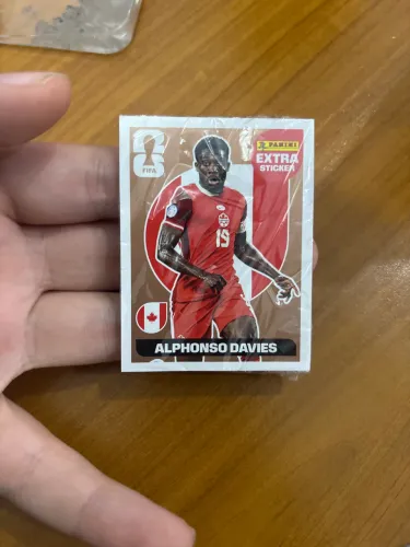 Figurinha legend extra sticker de Alphonso Davies bronze! Em ótimo estado.