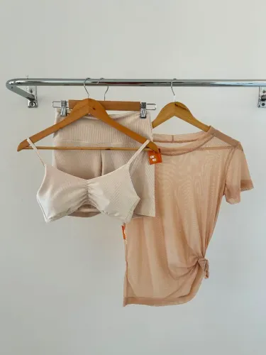 Vendo conjunto microcanelado com camiseta tule