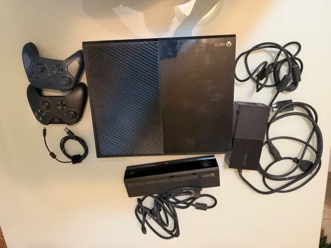 Xbox One Fat completo - 2 controles, Kinect, HDMI, fonte e carregador!
