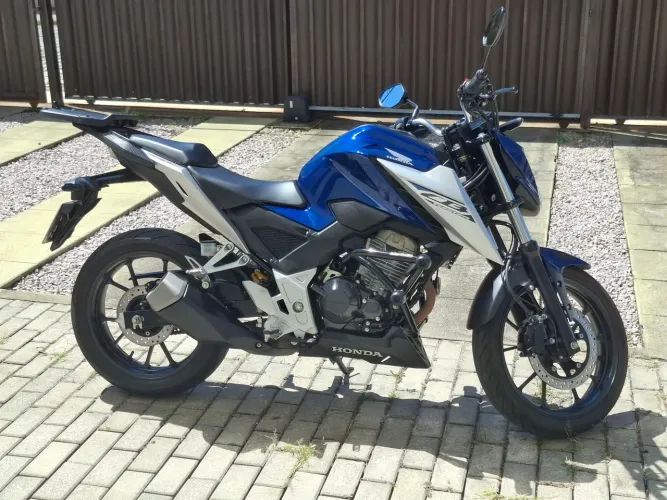 Honda CB300F Twister ABS 2025/2026 - 6000km - Revisões na Honda - Na garantia - Impecável.