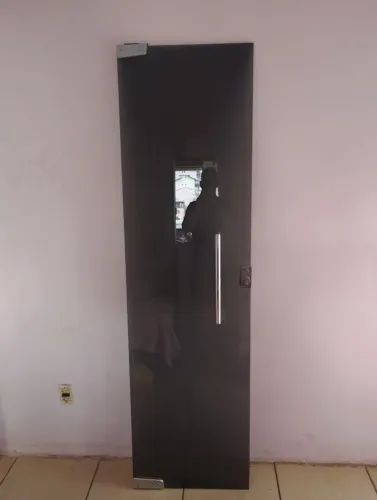 Vendo porta de vidro jateada