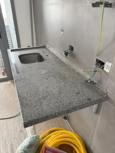 Pia de Granito Cinza Andorinha Nova + Cuba Tramontina Inox Prime