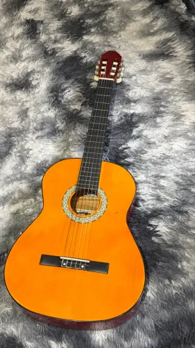 Violão impecável de nylon, em perfeitas condições