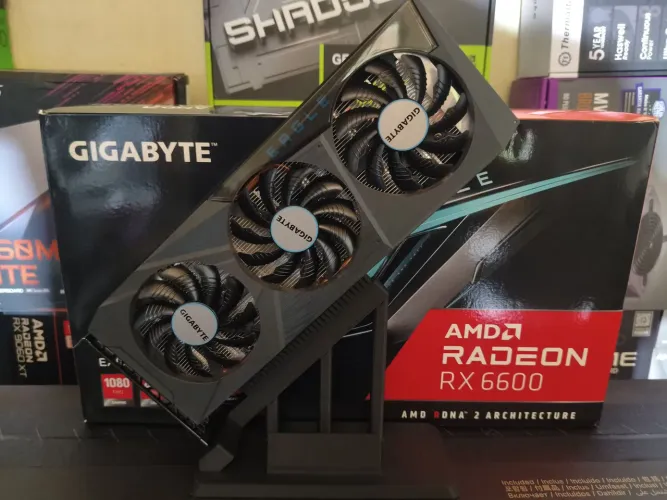 Placa de vídeo RX 6600 8GB Gigabyte Eagle Triple Fan - Vendo ou Troco