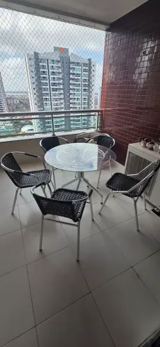 Mesa e cadeiras