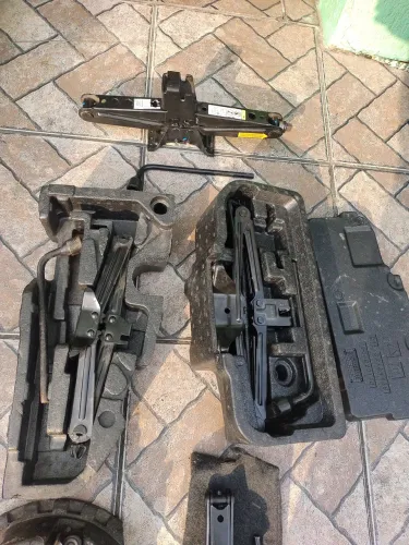 Kit de macaco pra vários carros Aparti de 150 reais ZAP *