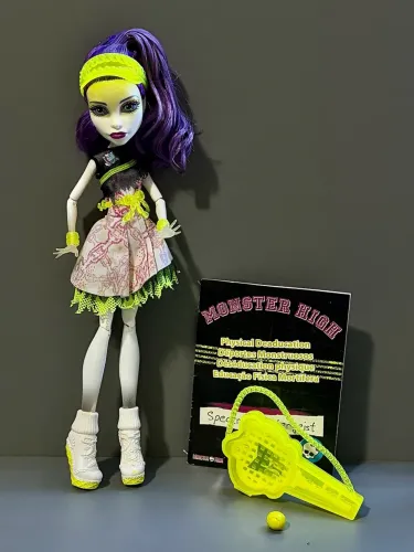 Boneca Monster High Spectra Vondergheist Sporterror