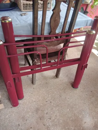 Cama de solteiro em aço 