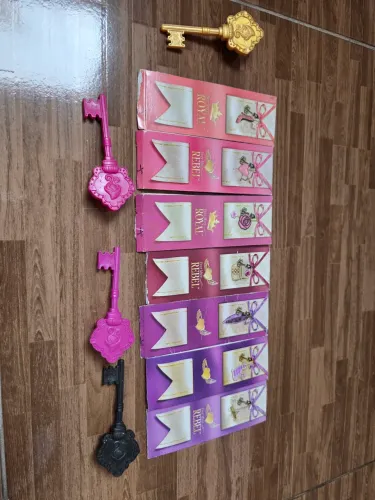 Lote diários e escovas Ever After High