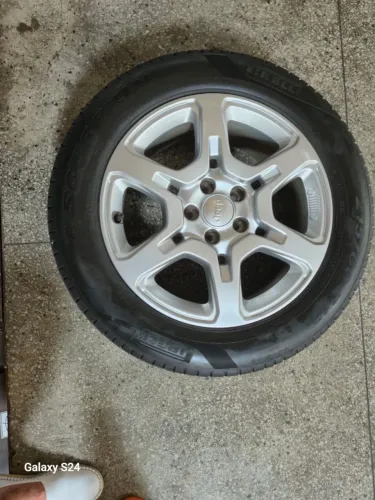 Pneu 215/60/17