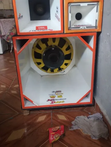 Caixa Bob paredão muito nova toca muito ser estiver interessado venha nos detalhes