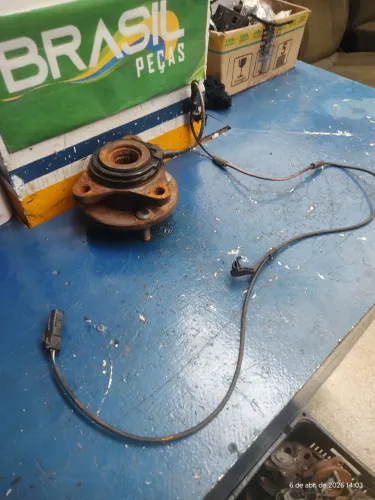 cubo de roda dianteiro direito Toyota Yaris