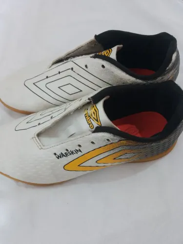 Chuteira Umbro 