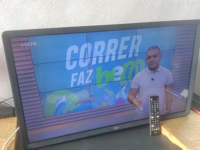 Vende-se uma smartv da LG 32 polegadas com controle original
