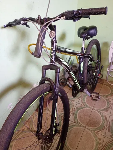 Bicicleta Houston Netuno em estado de novo
