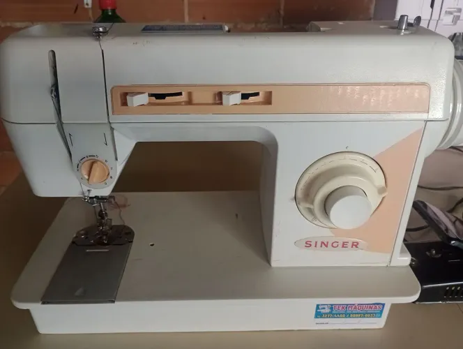 Máquina de costura Singer reta/zig zag funcionando perfeitamente