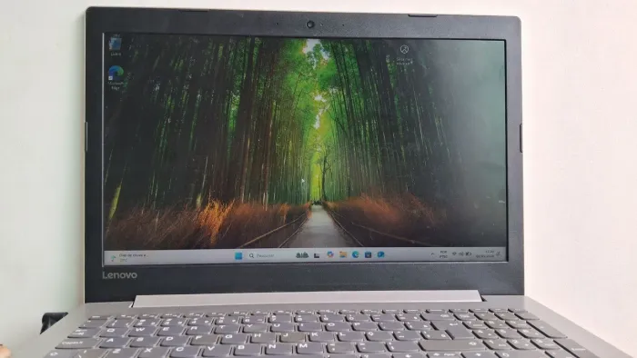 Notebook Lenovo I3-7020U 4GB RAM Win 11