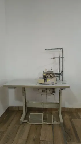 Máquina overloque Singer