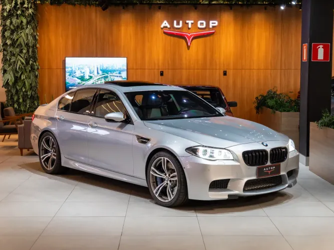 BMW M5 4.4 560cv Bi-turbo Aut. 2015