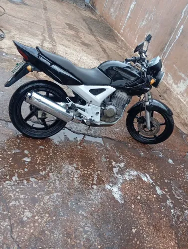 A venda CBX Twister 250