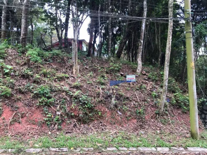 Terreno à venda com 942 m² na Granja Viana / Cotia-SP