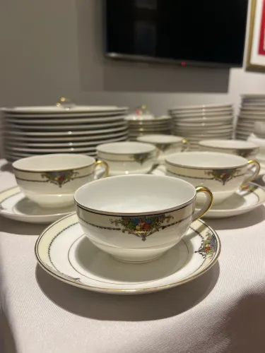 Raro aparelho de jantar Noritake Gotham 90 peças