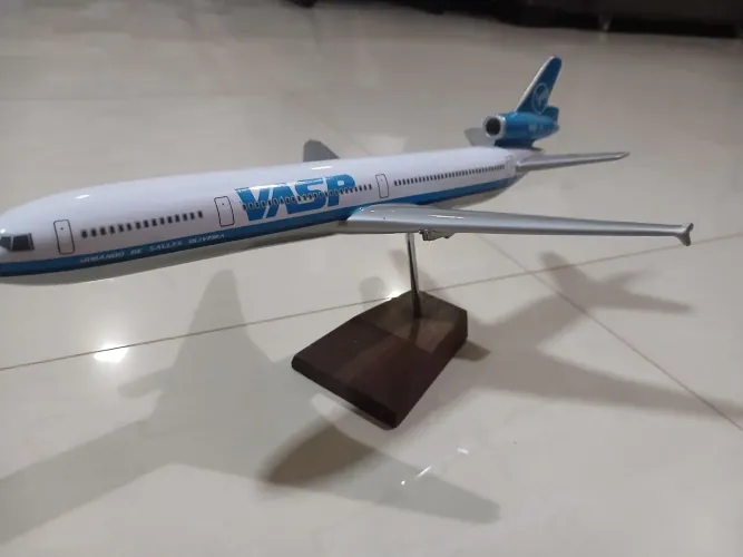 Maqueta de avião McDonnell Douglas MD-11 da VASP,.