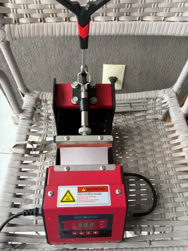 Prensa térmica para canecas e copos