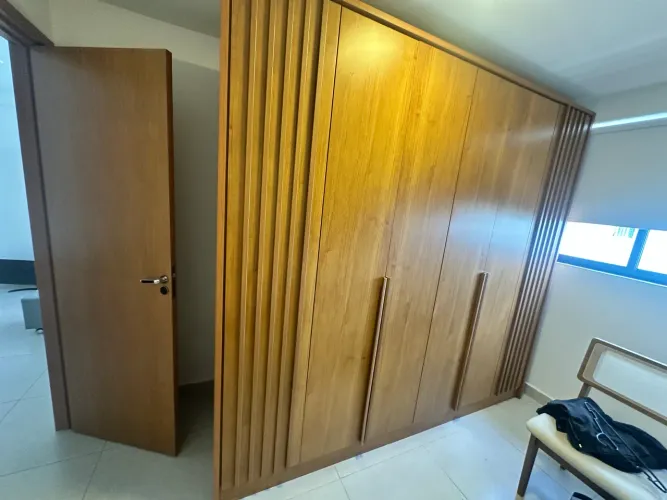Guarda-roupa 6 portas