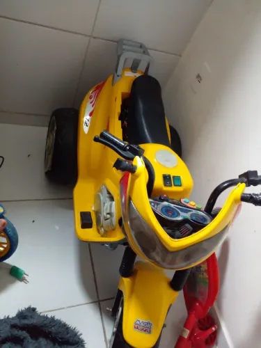 Moto elétrica infantil