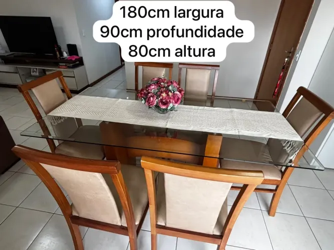 Mesa de madeira maciça 