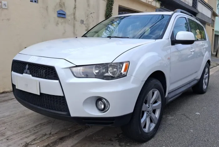 Mitsubishi Outlander 2.0 16V 160cv Aut. 2012