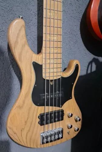 Baixo cort GB75