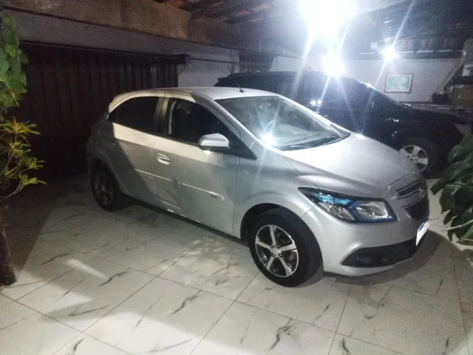 Chevrolet Onix Hatch LT 1.4 8V Flex Power Mec. 4P 2013