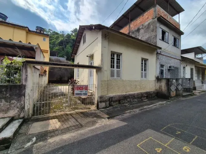 Terreno com Casa no Centro de Paracambi para Venda