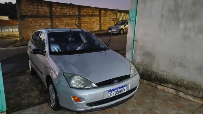 Ford Focus 1.8 16V 5P 2001