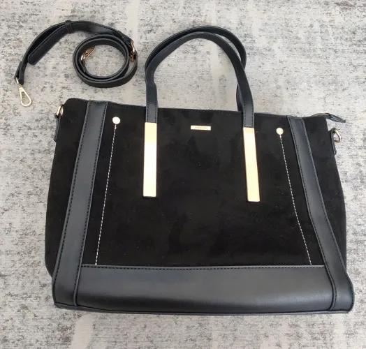 Bolsa Satinato Renner Preta - Textura Suede e Couro Sintético (Com Alça Extra)