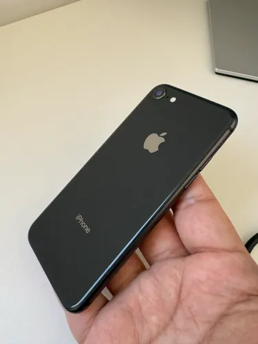 Vendo 2 iPhone 8 - perfeito estado 