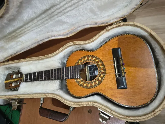 Cavaquinho Luthier Lucenir 2017 elétrico (Regulado)