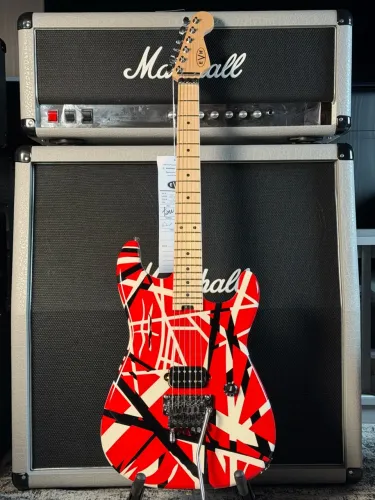 Guitarra EVH Striped Series Red Black and White 2025