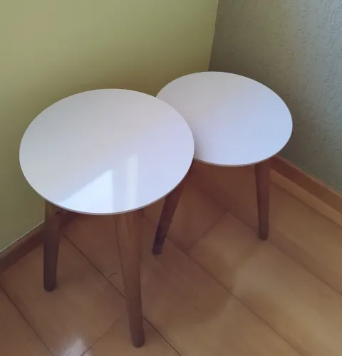 Mesinhas de canto tipo banqueta 
