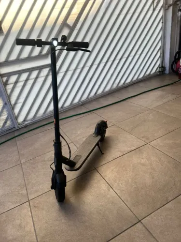 Patinete Elétrico Xiaomi Mi Essential Bluetooth