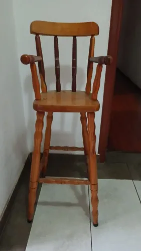 Vendo Cadeirão de Madeira Infantil