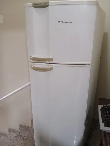 Geladeira Eletrolux leia descrição