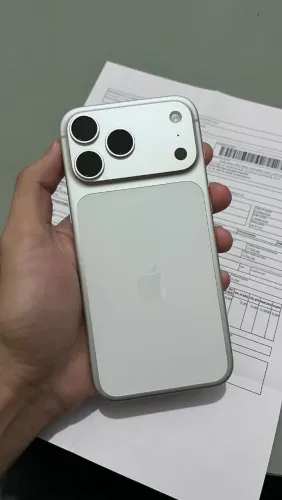 iPhone 17