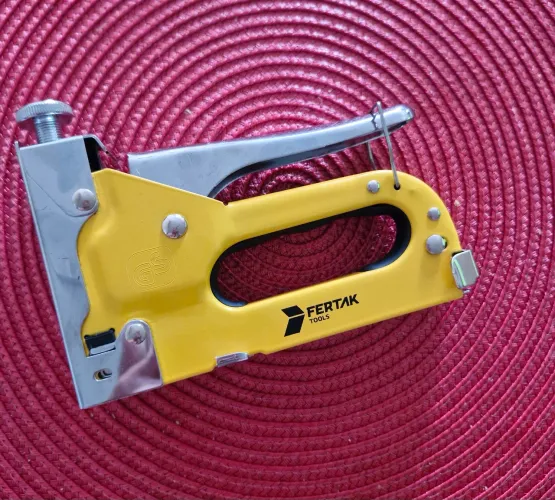 Grampeador Profissional FERTAK Tools