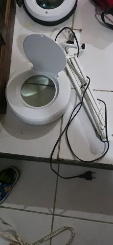 Lupa profissional de bancada com led.