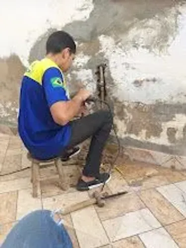 BOMBEIRO HIDRÁULICO DISPONÍVEL E ELETRICISTA